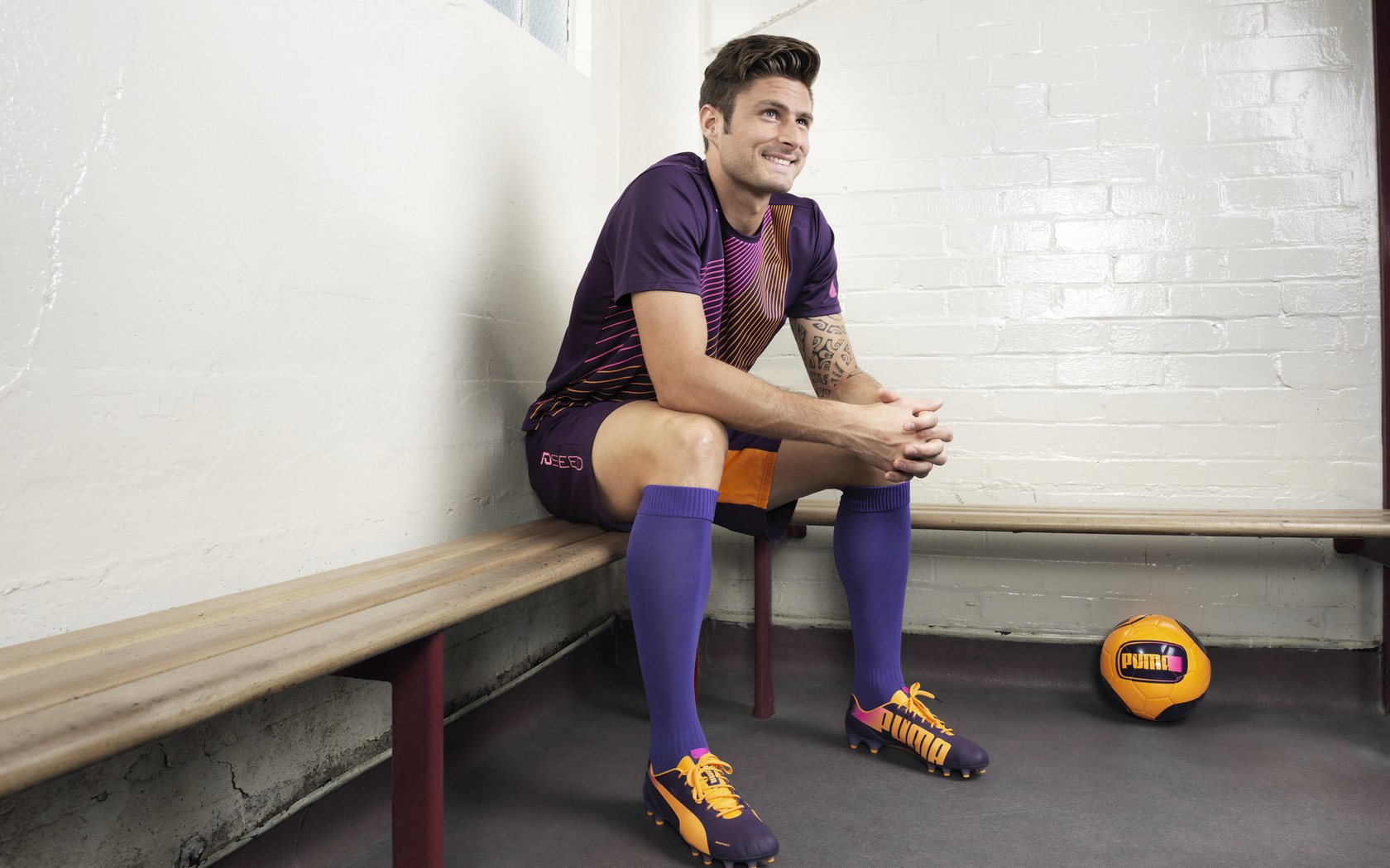 掘金赛后集体观看比赛录像检讨表现，掘金队回放